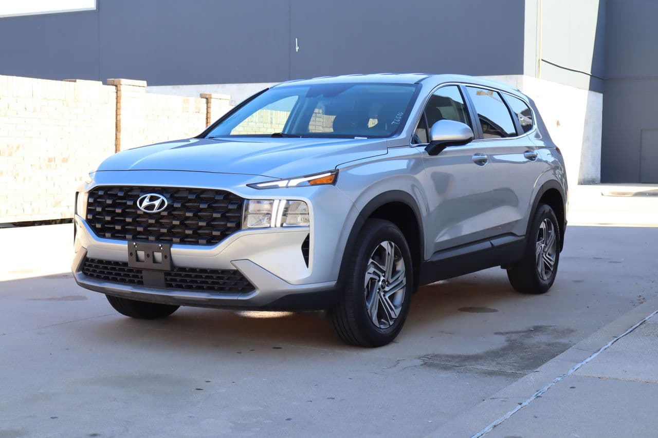 2023 Hyundai Santa Fe SE — photo 1 of 28