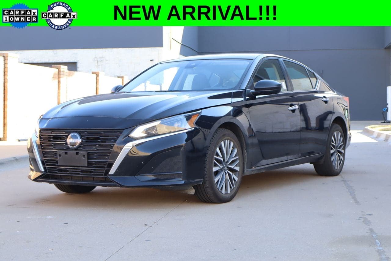 2025 Nissan Altima SV — photo 1 of 28