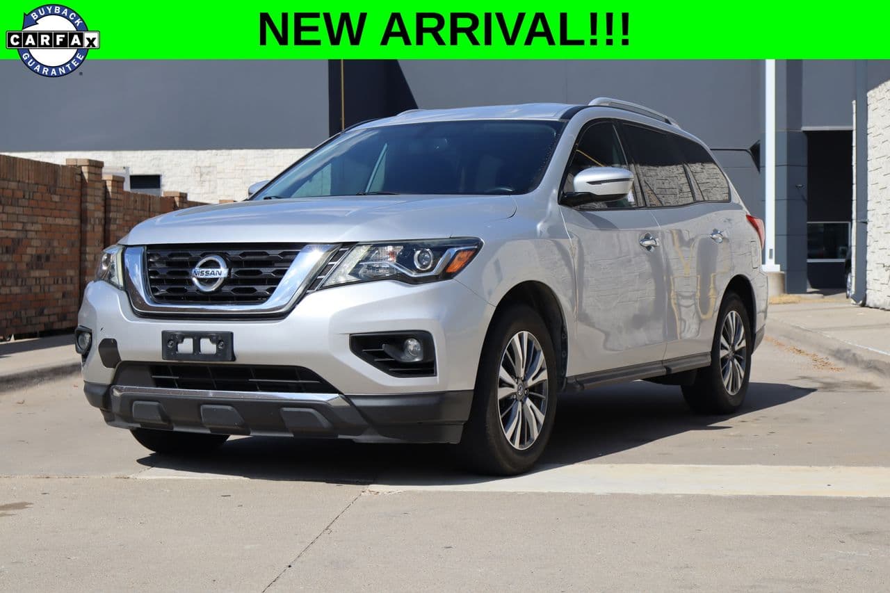 2020 Nissan Pathfinder SV — photo 1 of 29
