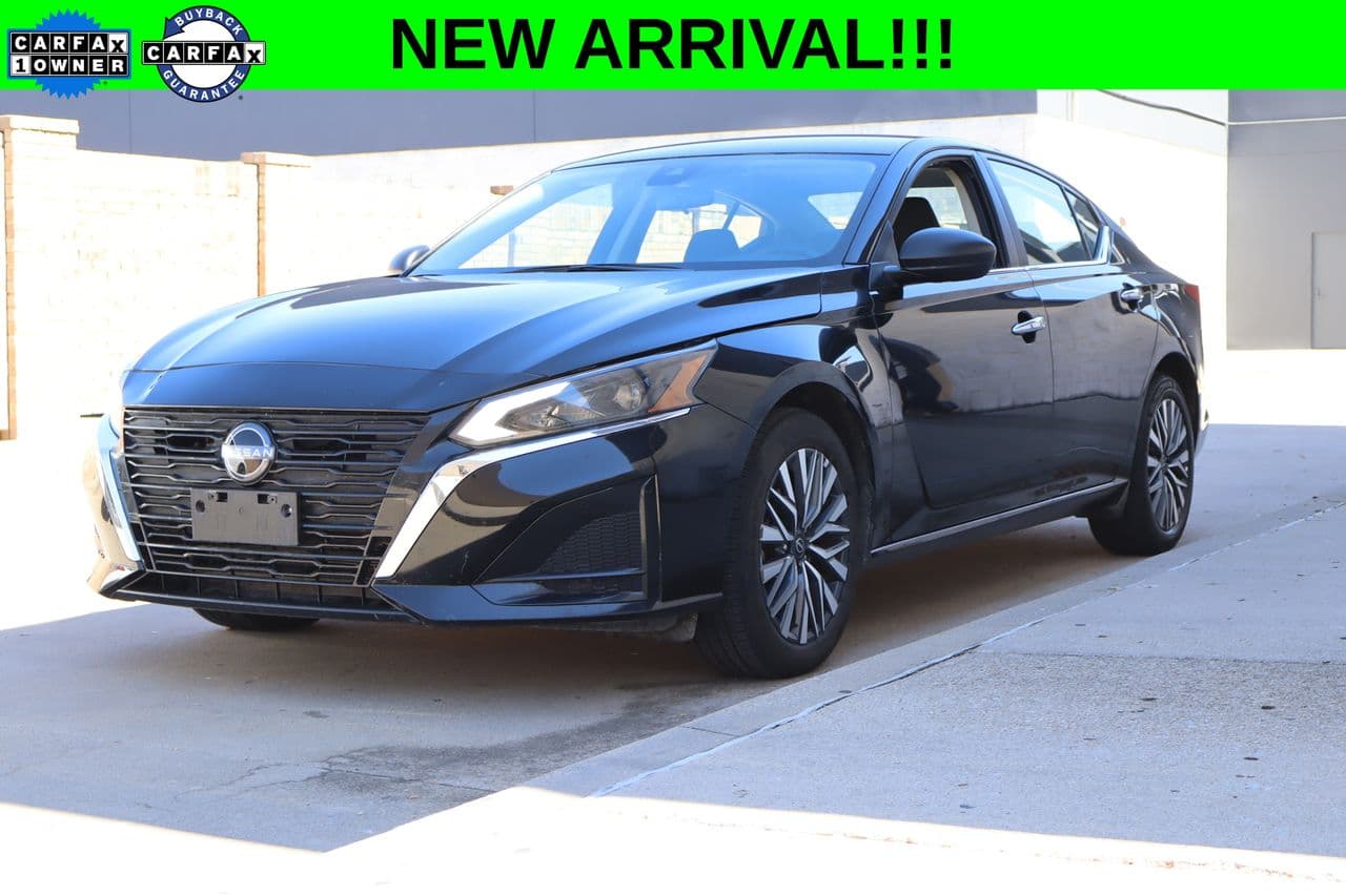 2025 Nissan Altima SV — photo 1 of 28