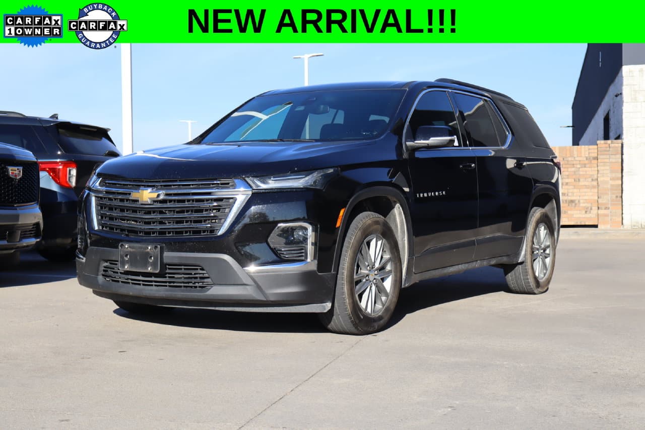 2023 Chevrolet Traverse Base — photo 1 of 32
