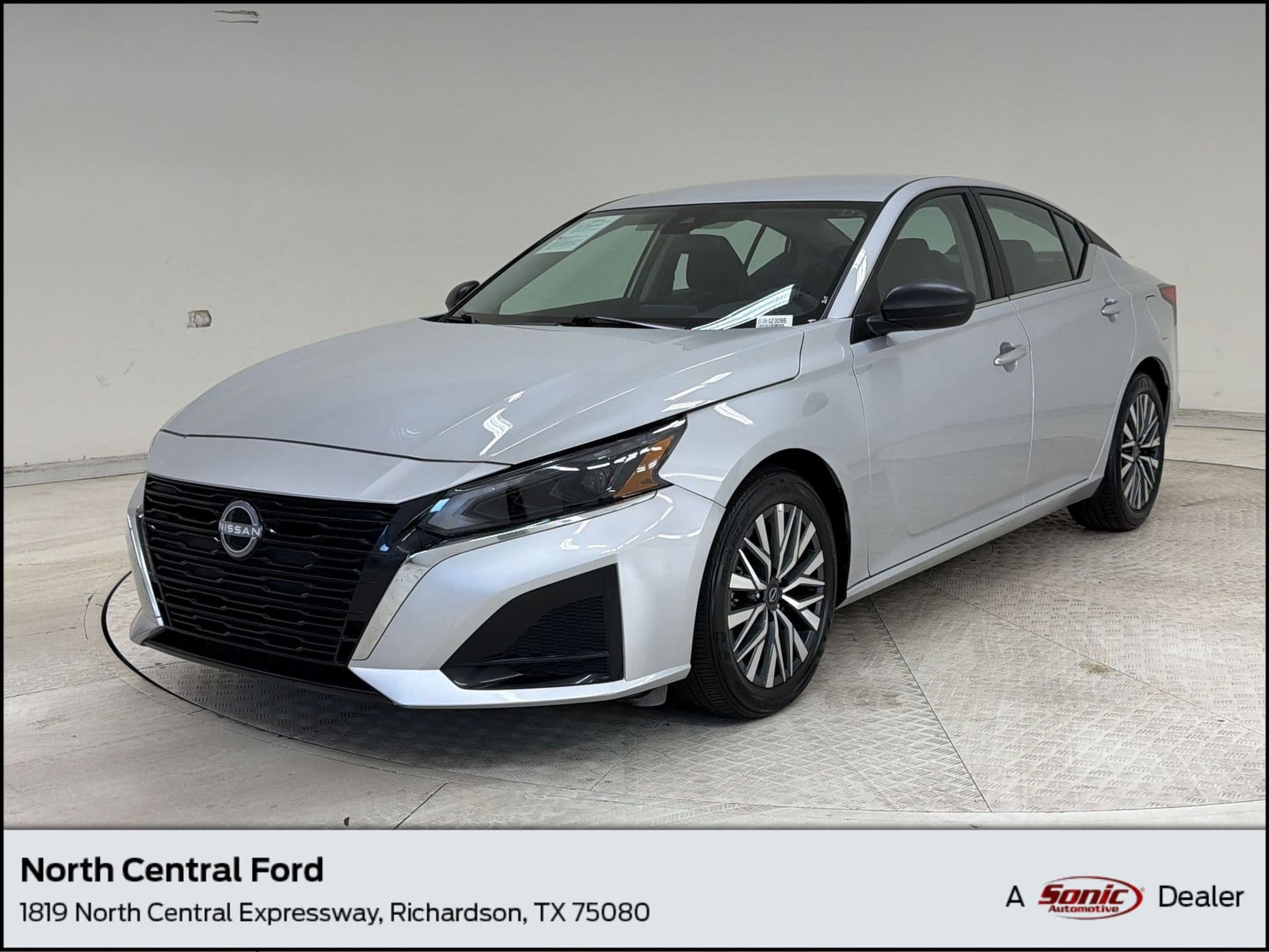 2025 Nissan Altima SV — photo 1 of 32