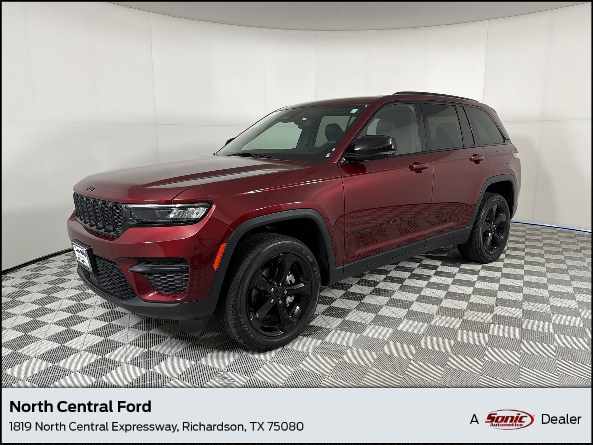 2023 Jeep Grand Cherokee Altitude — photo 1 of 32