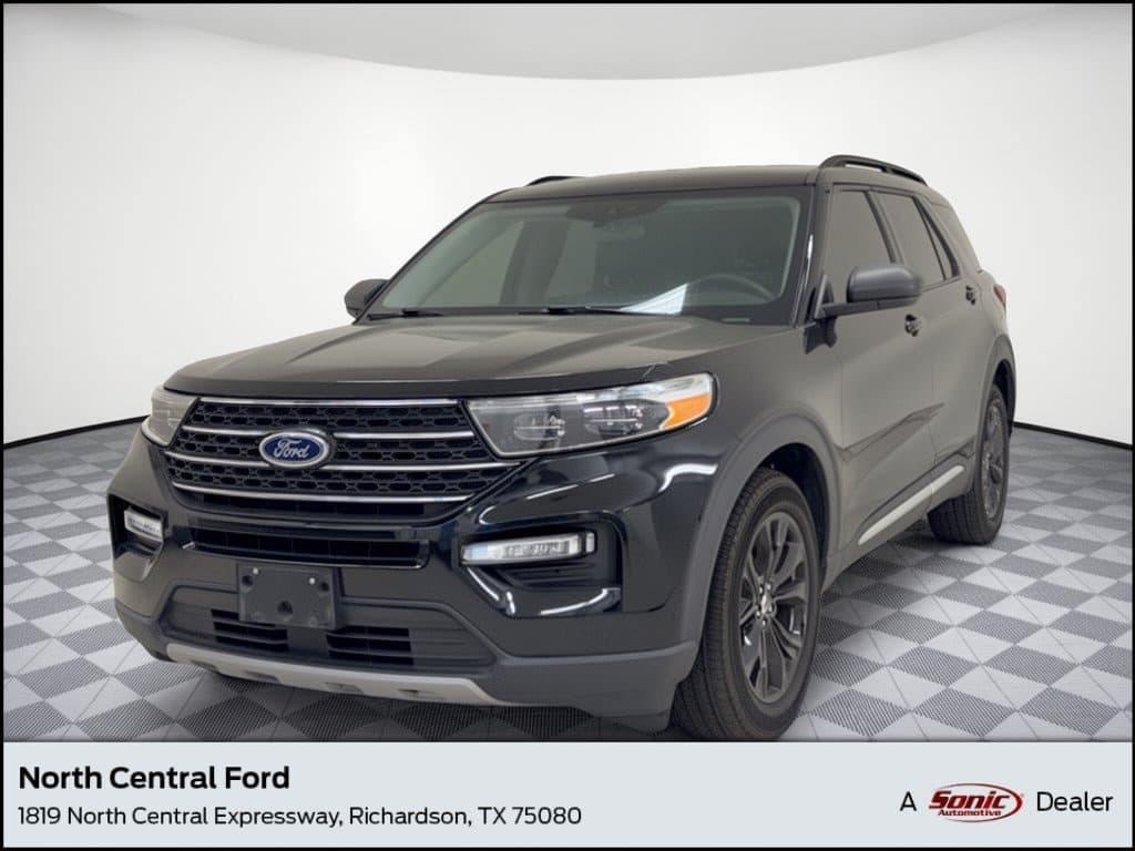 2023 Ford Explorer XLT — photo 1 of 10