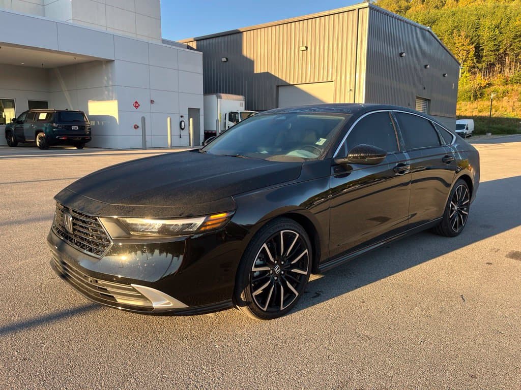 2026 Honda Accord Hybrid Touring — photo 1 of 12