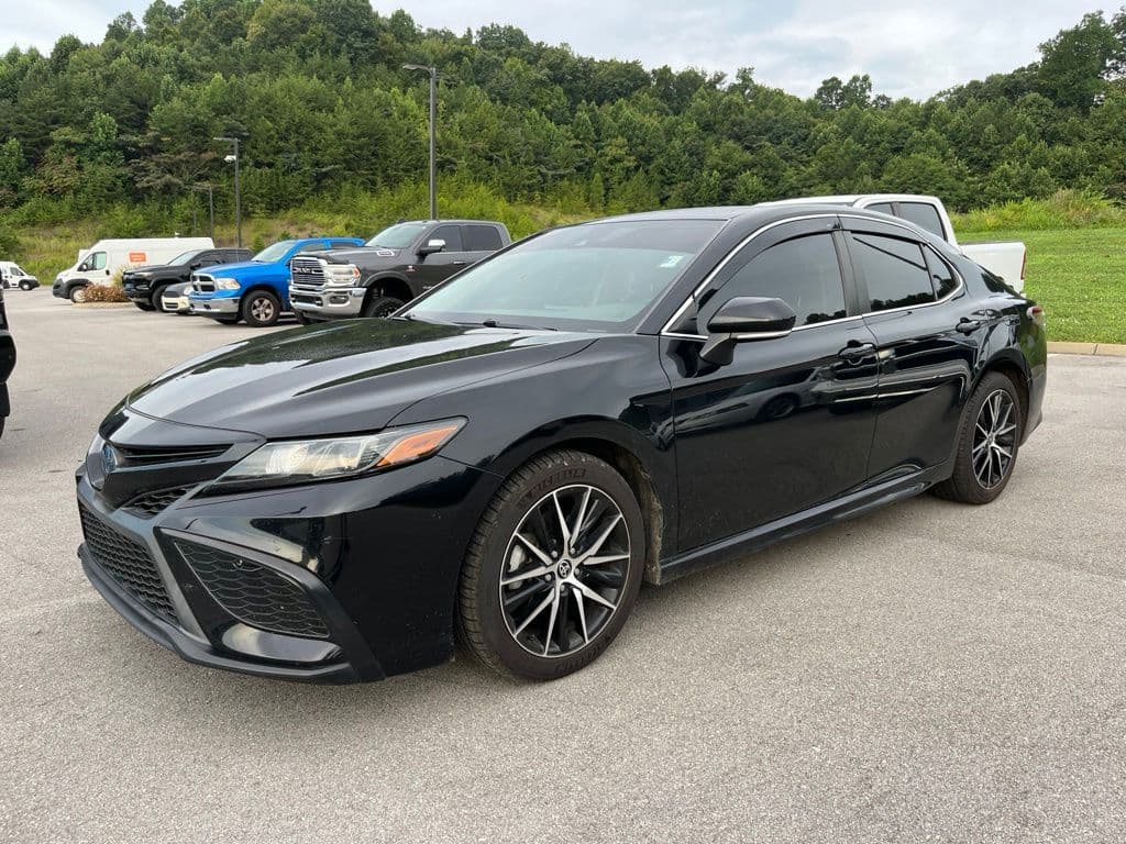 2023 Toyota Camry SE — photo 1 of 11