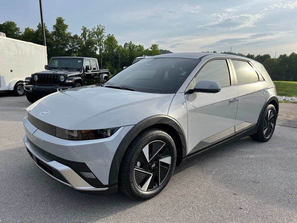 2026 Hyundai IONIQ 5 SE Standard Range — photo 1 of 11