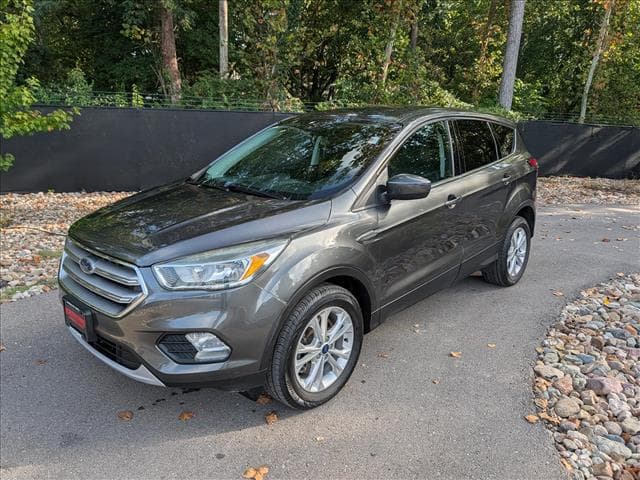 2017 Ford Escape SE — photo 1 of 37