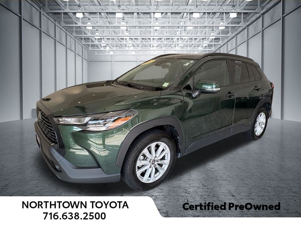 2022 Toyota Corolla Cross LE — photo 1 of 31