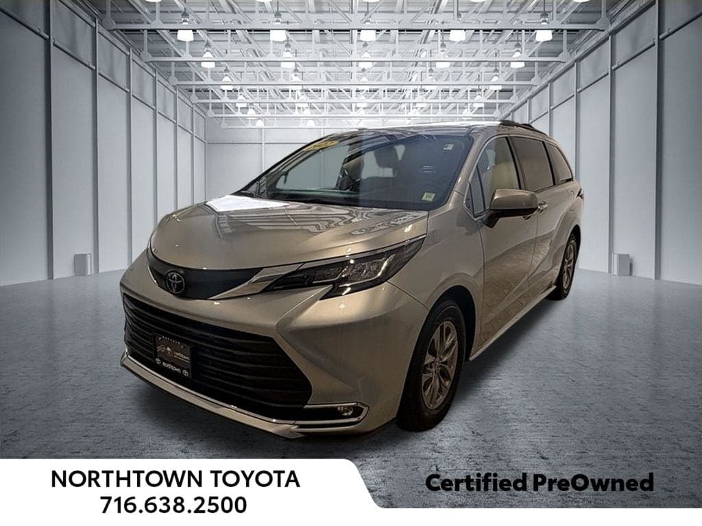 2022 Toyota Sienna XLE 8 Passenger — photo 1 of 33