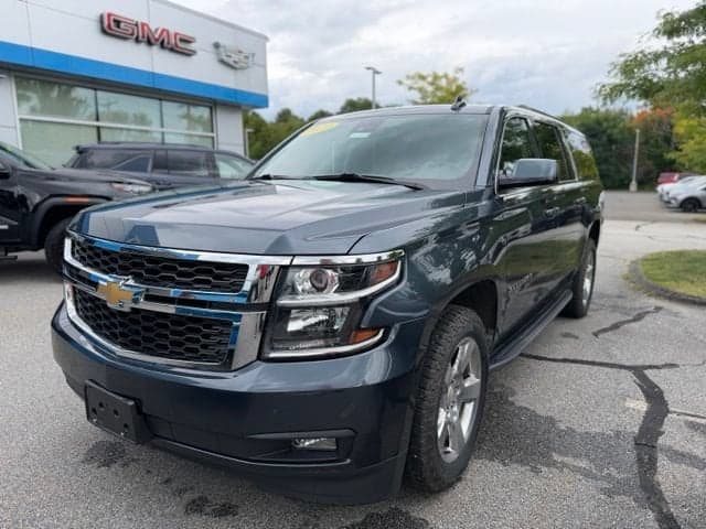 2020 Chevrolet Suburban LT — photo 1 of 10