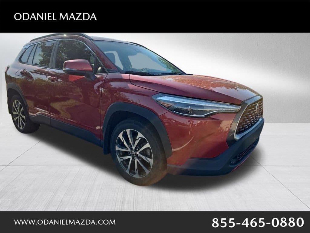 2022 Toyota Corolla Cross XLE — photo 1 of 2