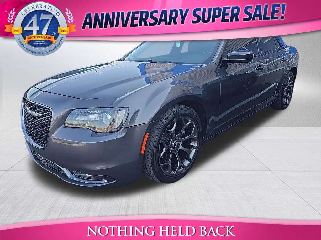 2018 Chrysler 300 Base — photo 1 of 5