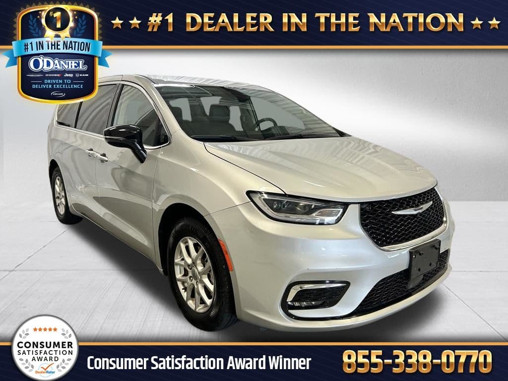 2024 Chrysler Pacifica Touring L — photo 1 of 31