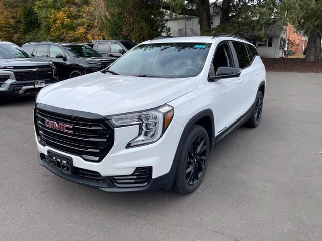 2023 GMC Terrain SLE — photo 1 of 38