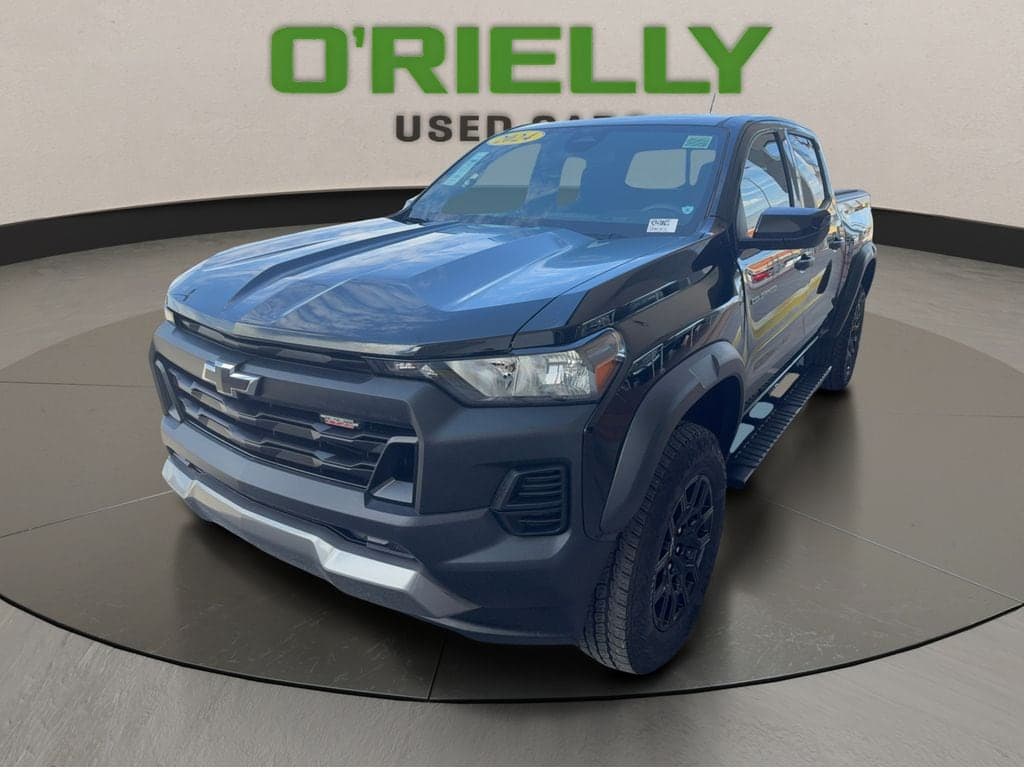 2024 Chevrolet Colorado 4WD Trail Boss — photo 1 of 34