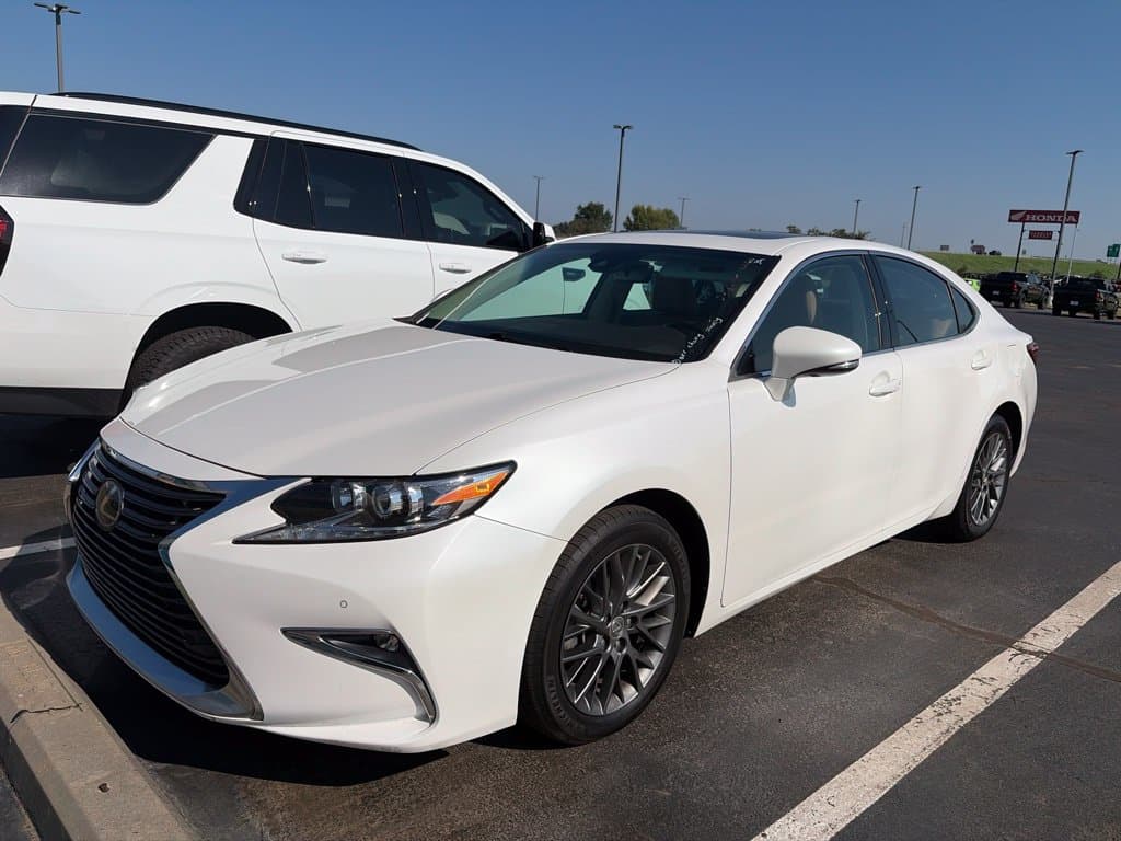 2018 Lexus ES Base — photo 1 of 34