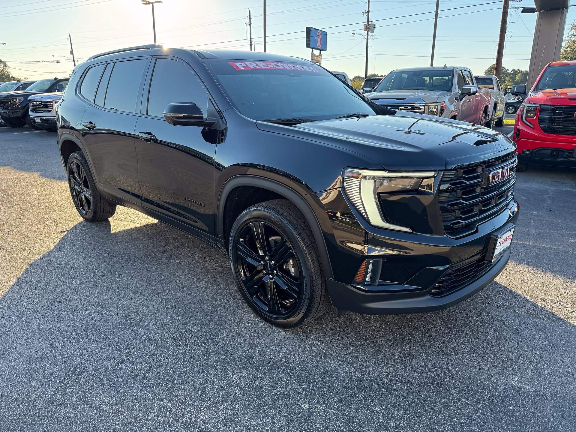 2025 GMC Acadia FWD Elevation — photo 1 of 18