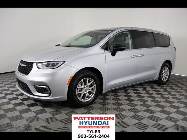 2024 Chrysler Pacifica Touring L — photo 1 of 36
