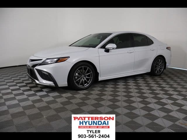 2022 Toyota Camry Hybrid XSE — photo 1 of 28