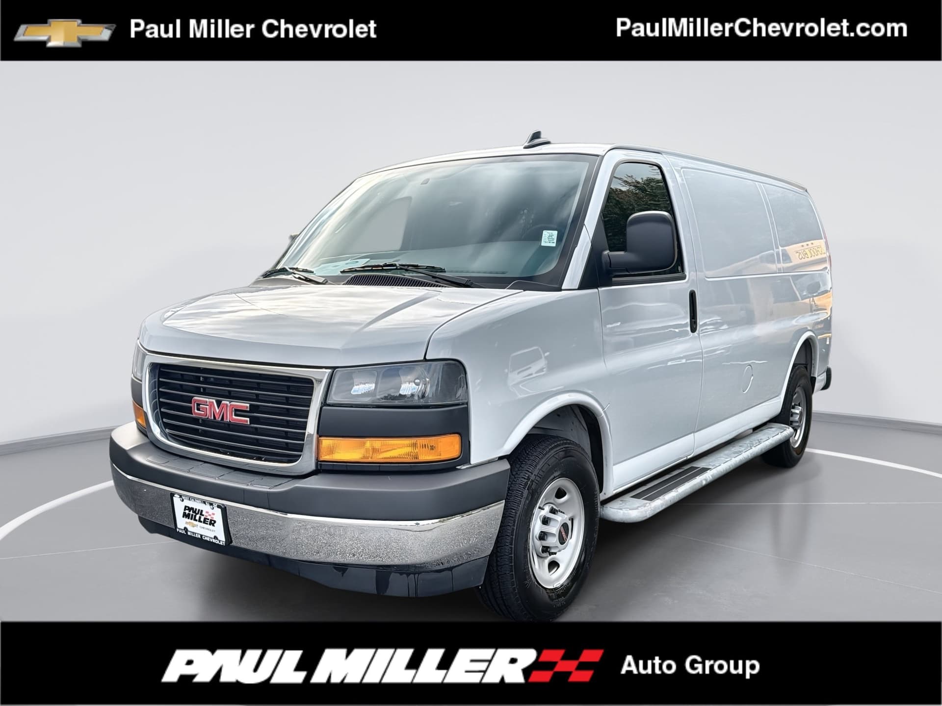 2025 GMC Savana Cargo Van Base — photo 1 of 33