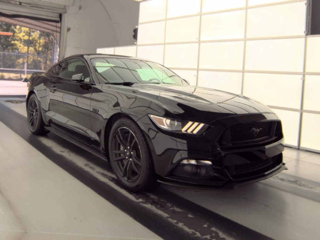 2017 Ford Mustang GT — photo 1 of 7