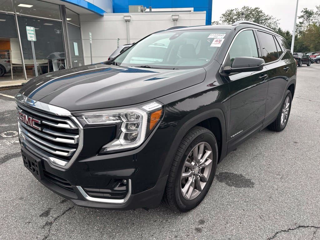 2023 GMC Terrain SLT — photo 1 of 22