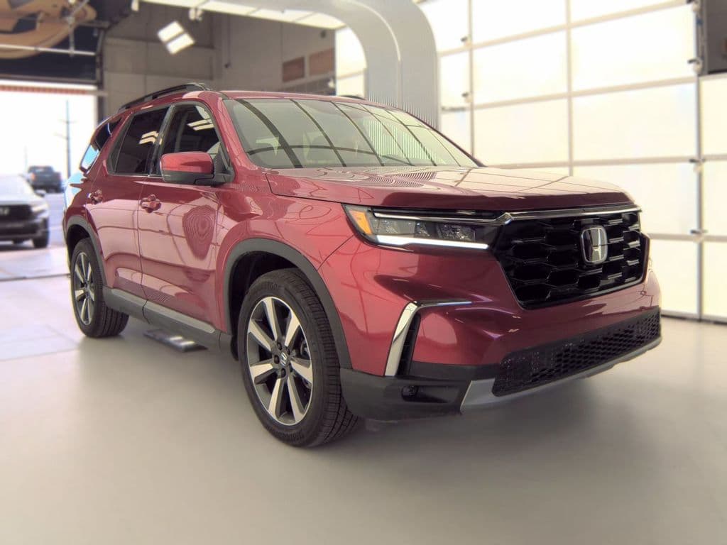 2025 Honda Pilot Touring — photo 1 of 8