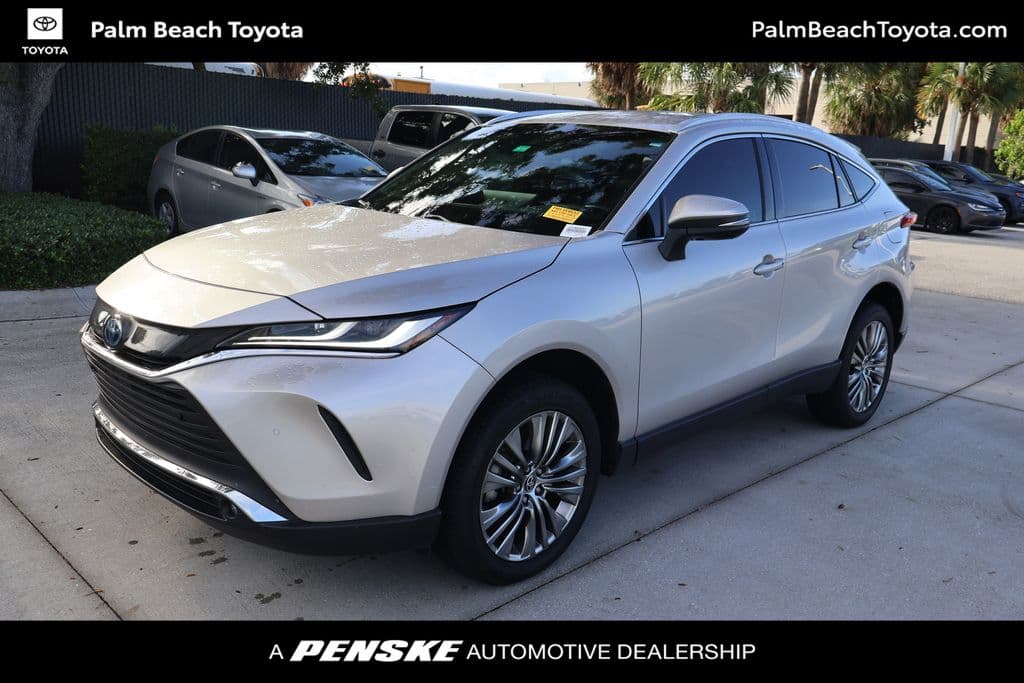 2023 Toyota Venza XLE — photo 1 of 8