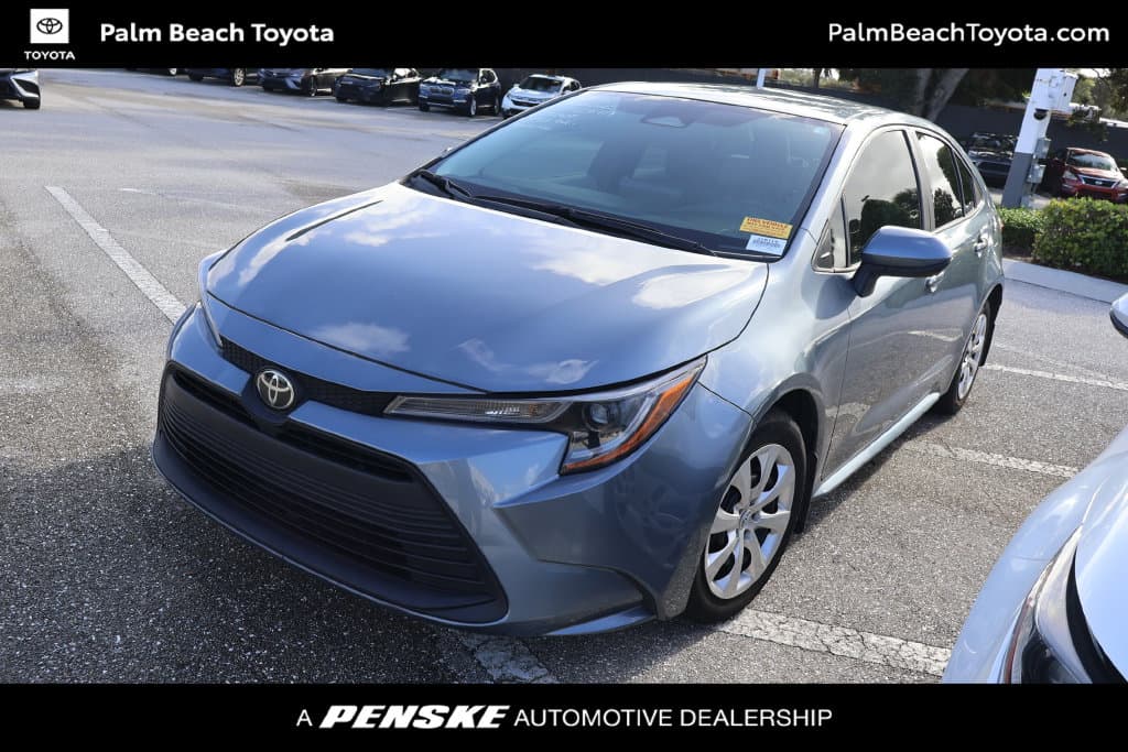 2025 Toyota Corolla LE — photo 1 of 8
