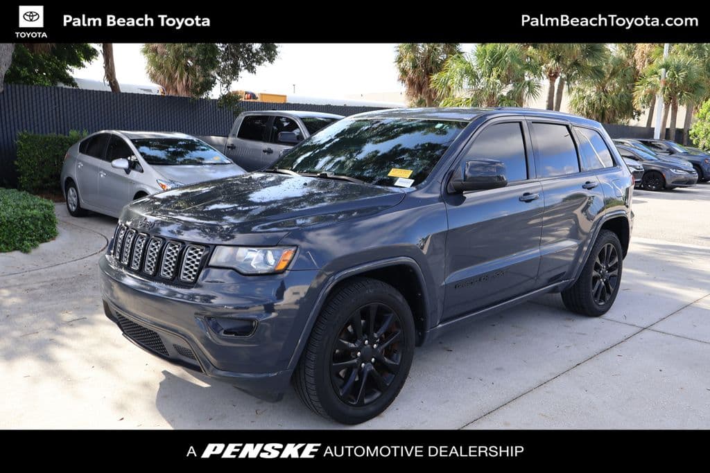 2017 Jeep Grand Cherokee Altitude — photo 1 of 8