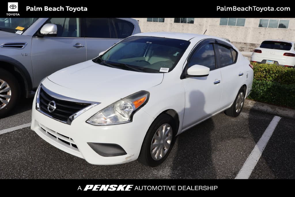 2016 Nissan Versa Base — photo 1 of 7