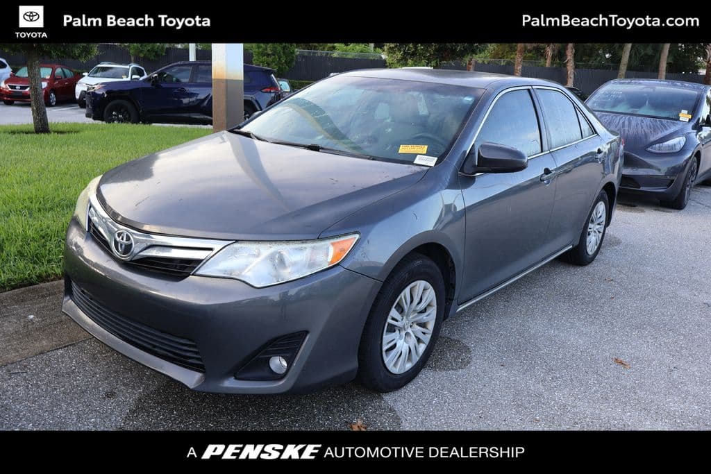 2012 Toyota Camry LE — photo 1 of 8