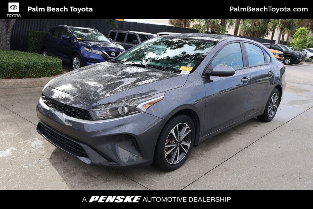 2024 Kia Forte LXS — photo 1 of 8