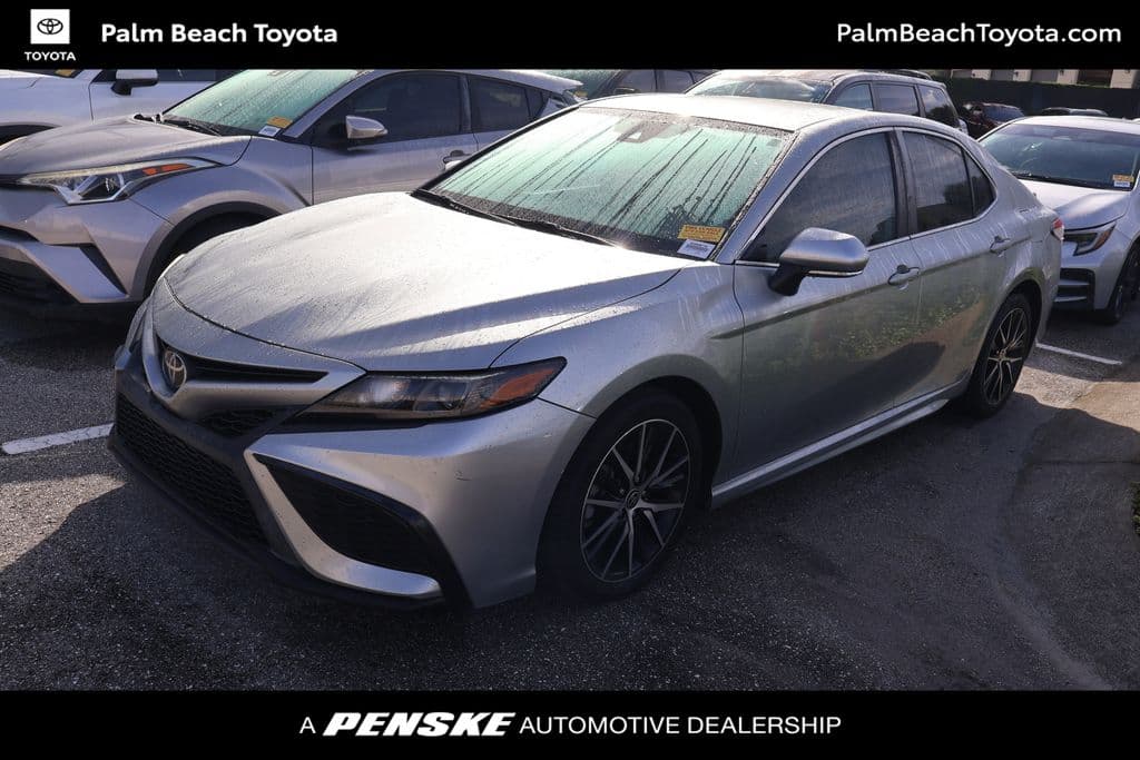 2022 Toyota Camry SE — photo 1 of 8
