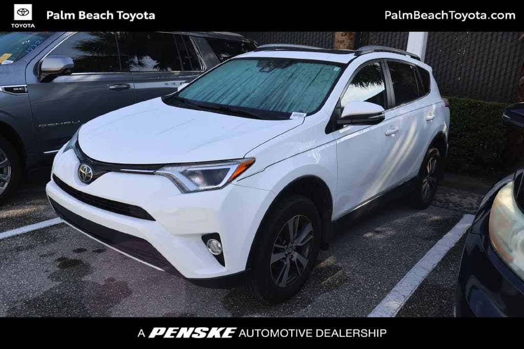 2018 Toyota RAV4 XLE — photo 1 of 8