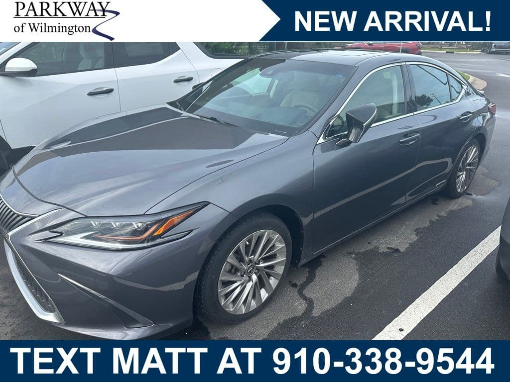 2021 Lexus ES 300h Ultra Luxury — photo 1 of 2