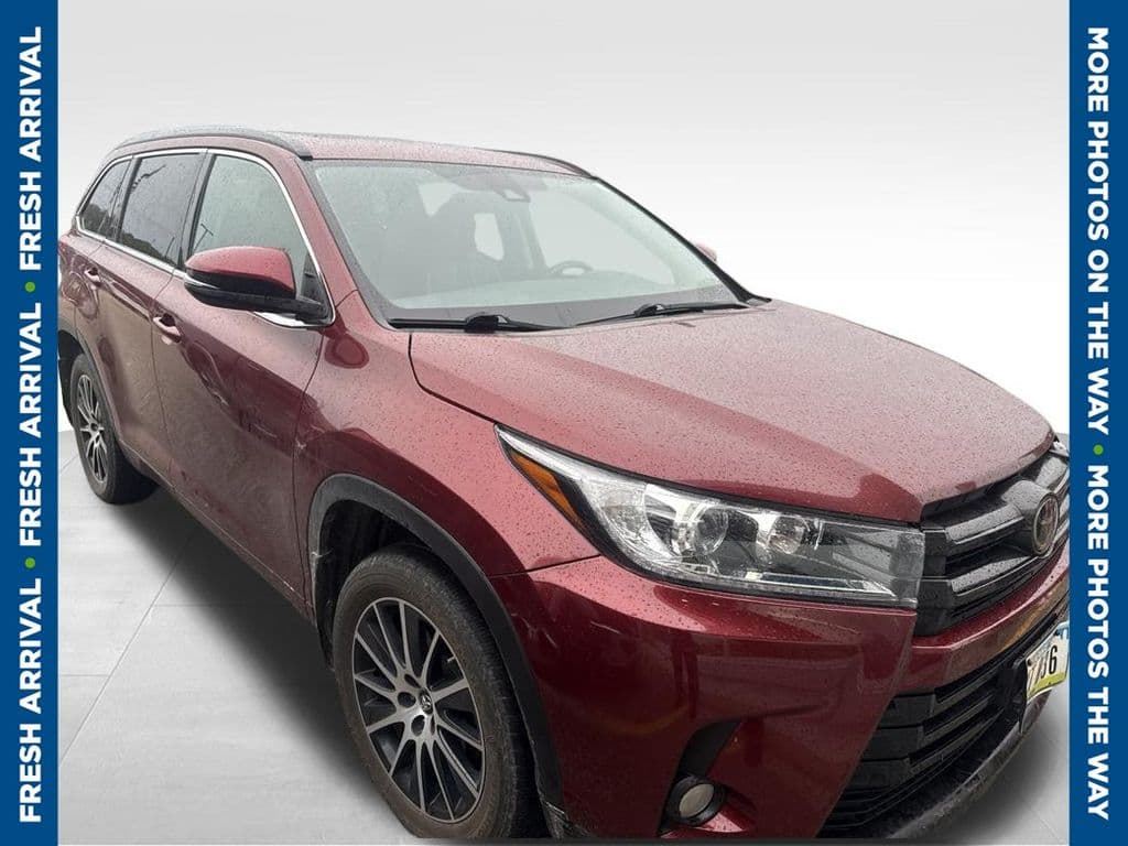 2018 Toyota Highlander SE — photo 1 of 7