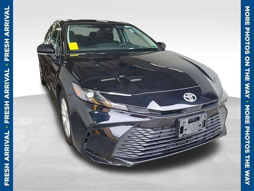 2025 Toyota Camry LE — photo 1 of 10