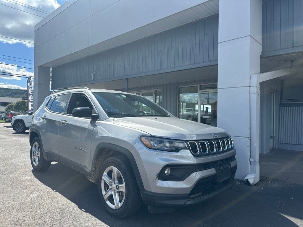 2024 Jeep Compass Latitude — photo 1 of 5