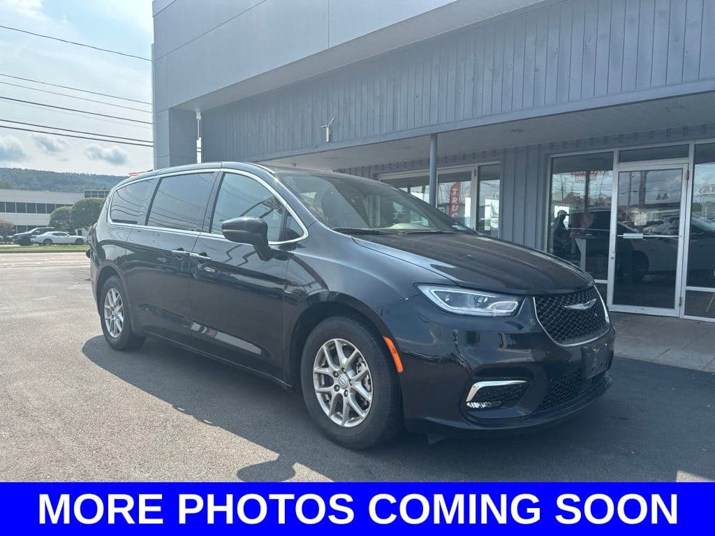 2025 Chrysler Pacifica Select — photo 1 of 4