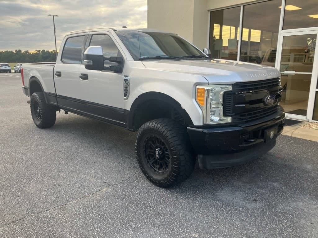 2017 Ford Super Duty F-250 SRW XLT — photo 1 of 5