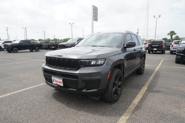 2025 Jeep Grand Cherokee L Altitude — photo 1 of 40