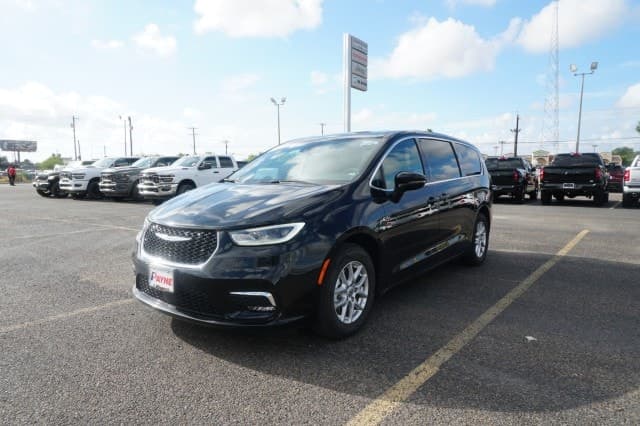 2025 Chrysler Pacifica Select — photo 1 of 35