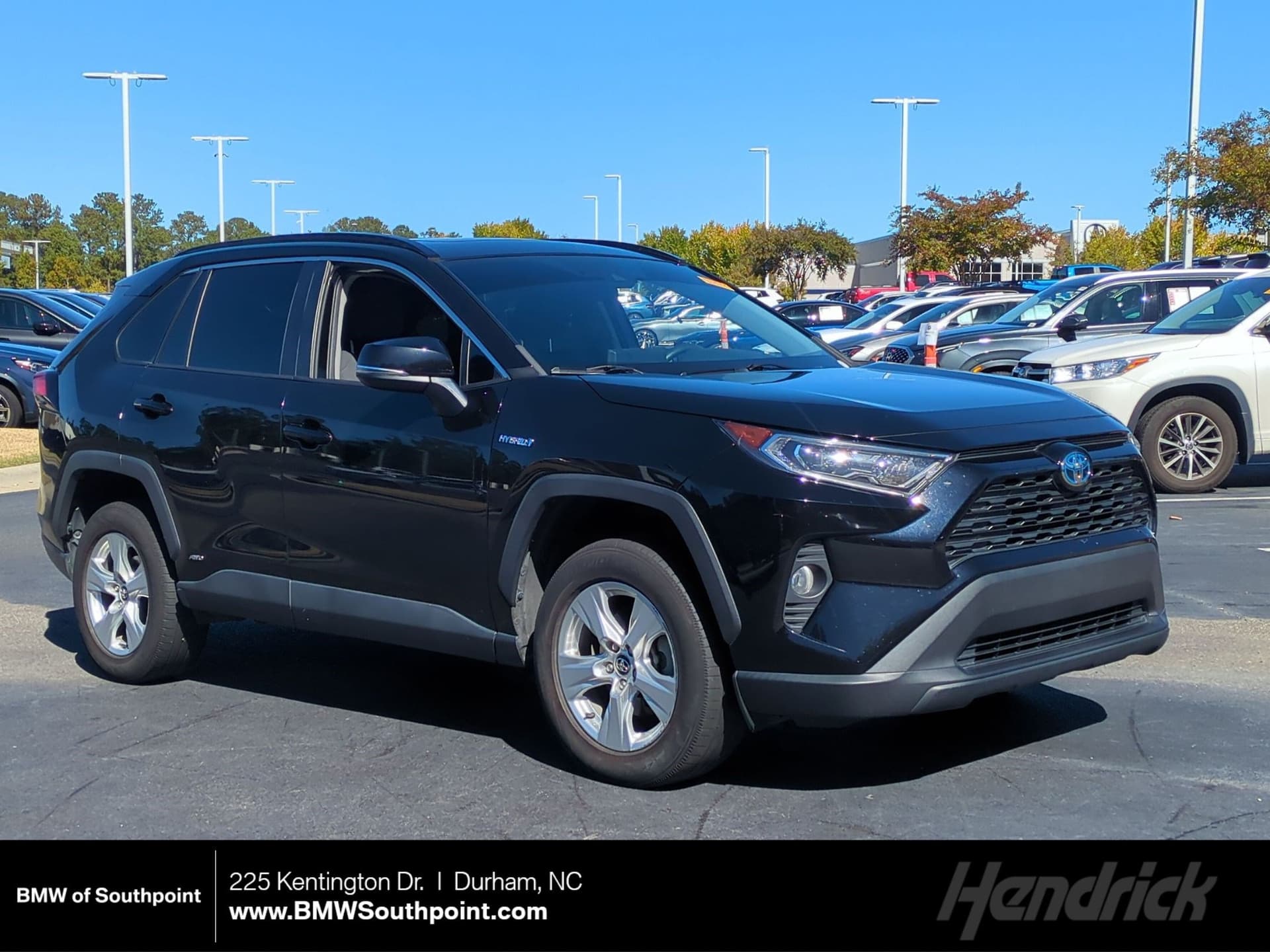 2020 Toyota RAV4 Hybrid XLE — photo 1 of 33