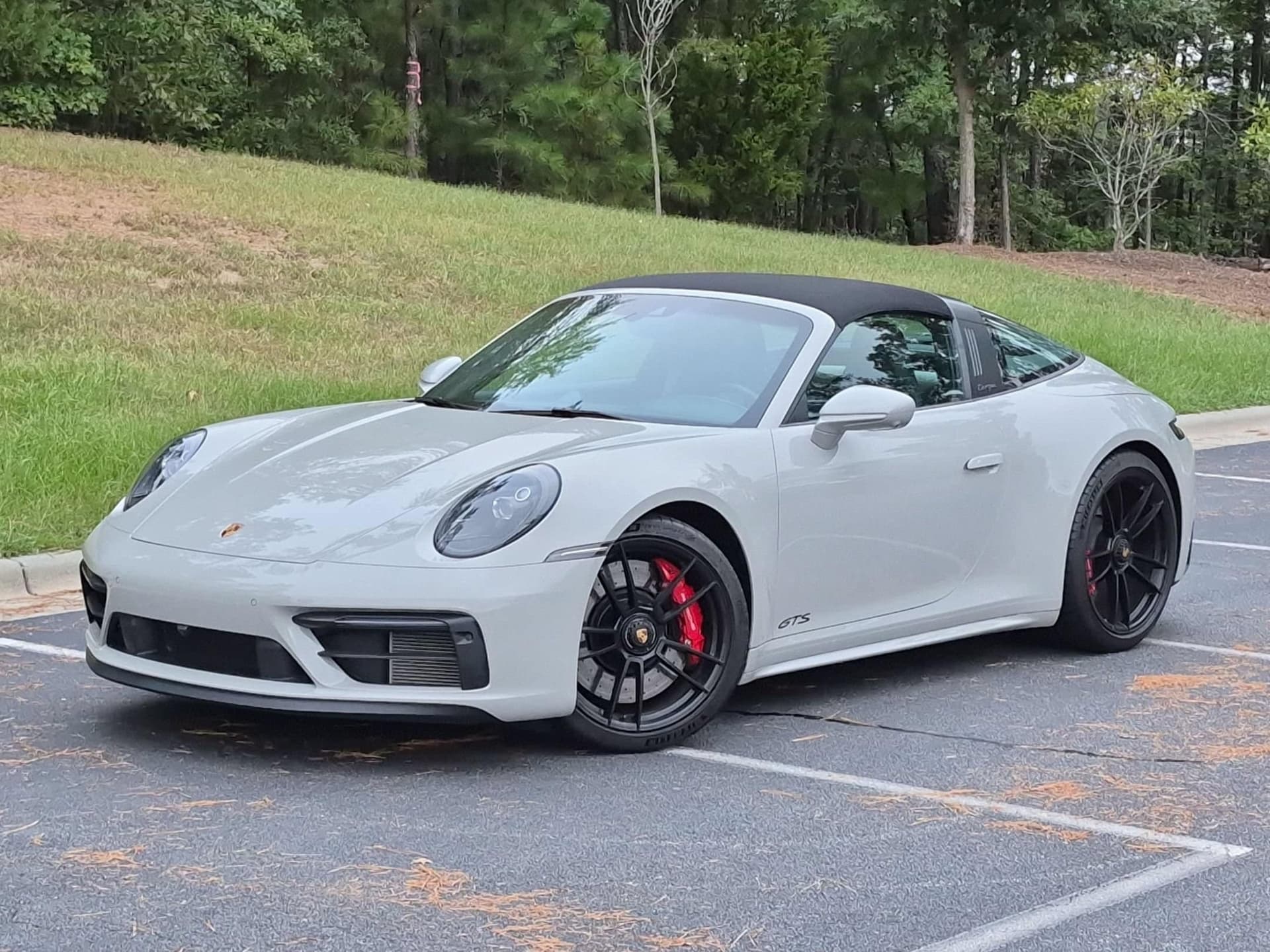 2023 Porsche 911 4 GTS — photo 1 of 31