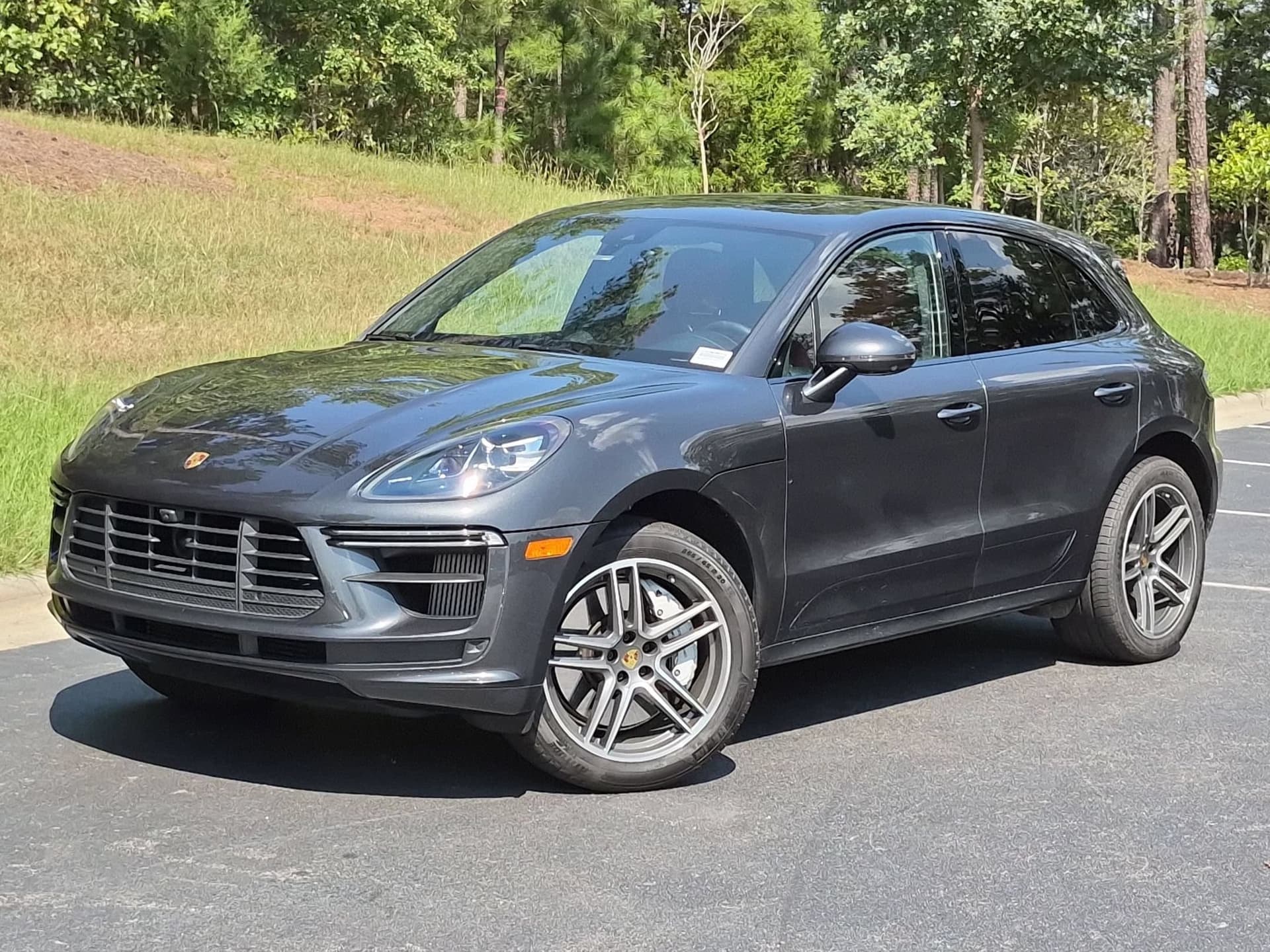 2021 Porsche Macan Turbo — photo 1 of 29