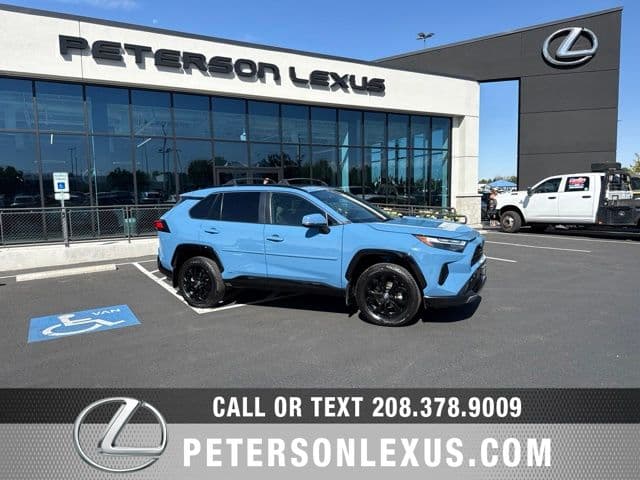 2022 Toyota RAV4 Hybrid SE — photo 1 of 30