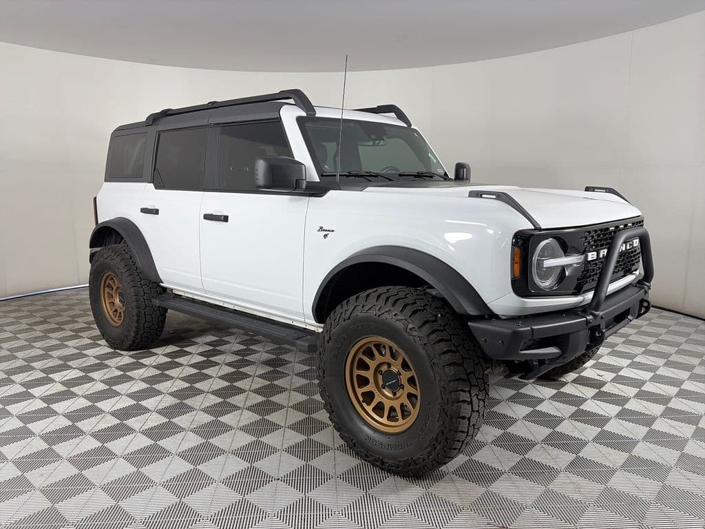 2023 Ford Bronco Wildtrak — photo 1 of 33