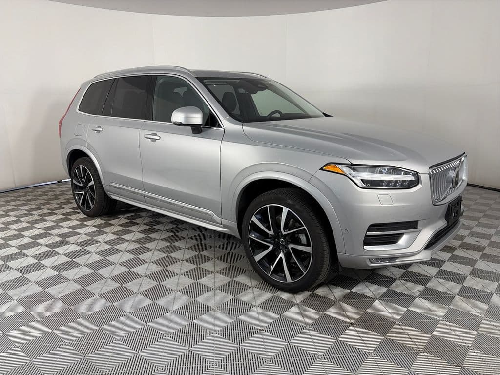 2024 Volvo XC90 B5 Plus — photo 1 of 32